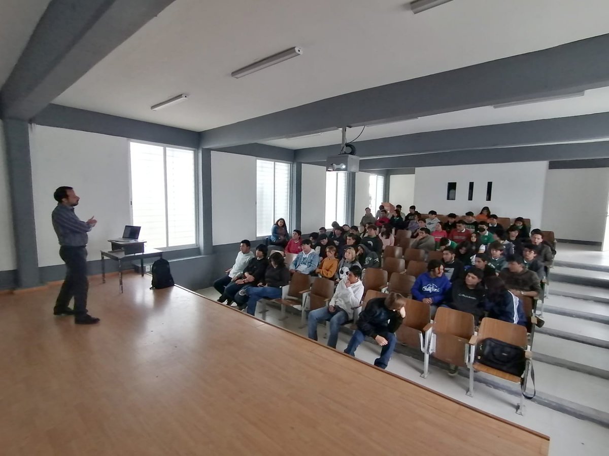 IJALTI's tweet image. #EnVivo / Esta mañana tocó el turno a los estudiantes del #Conalep Guadalajara de recibir la iniciativa “Despertando ingenieros”, con una plática a cargo del Ing. Armando Olmos, de #DWSoftware, sobre las habilidades necesarias para sumarse al sector tecnológico.