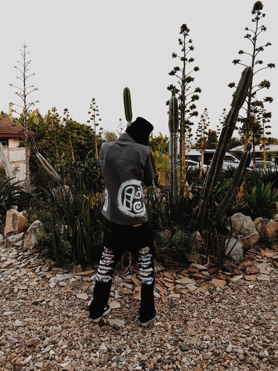 Spacely1z's tweet photo. New music Friday 🌴 https://t.co/CHlLwLJwco