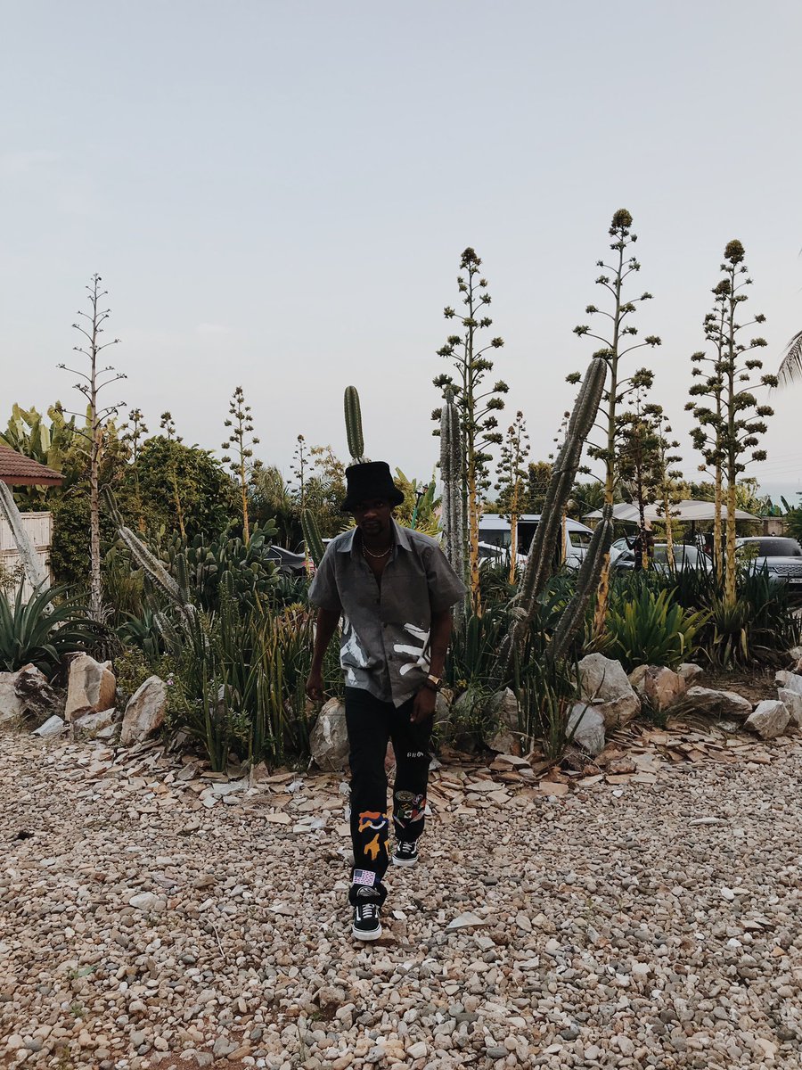 Spacely1z's tweet photo. New music Friday 🌴 https://t.co/CHlLwLJwco