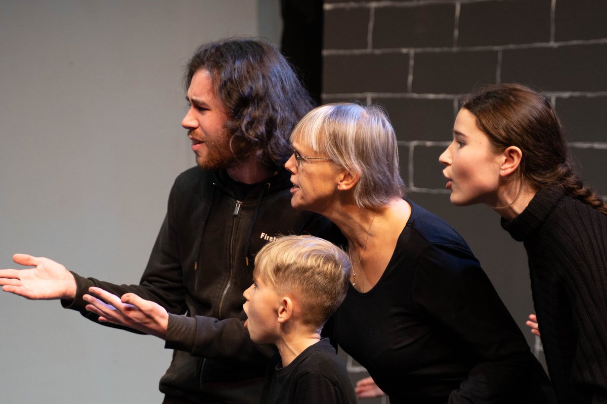 WharfTheatreDev's tweet image. ✨ Were almost there! First night of Jack and the Beanstalk is next Friday with only 13 tickets left in total

Here are a couple of shots from rehearsal. If you want to see the panto you'll need to get your tickets in a hurry! 

Wharftheatre.co.uk/show or Devizes Hub for tickets