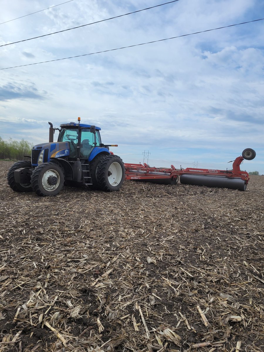 craig1274's tweet photo. @kowalchukfarms1 @NewHollandAG https://t.co/b3wZEsOksR