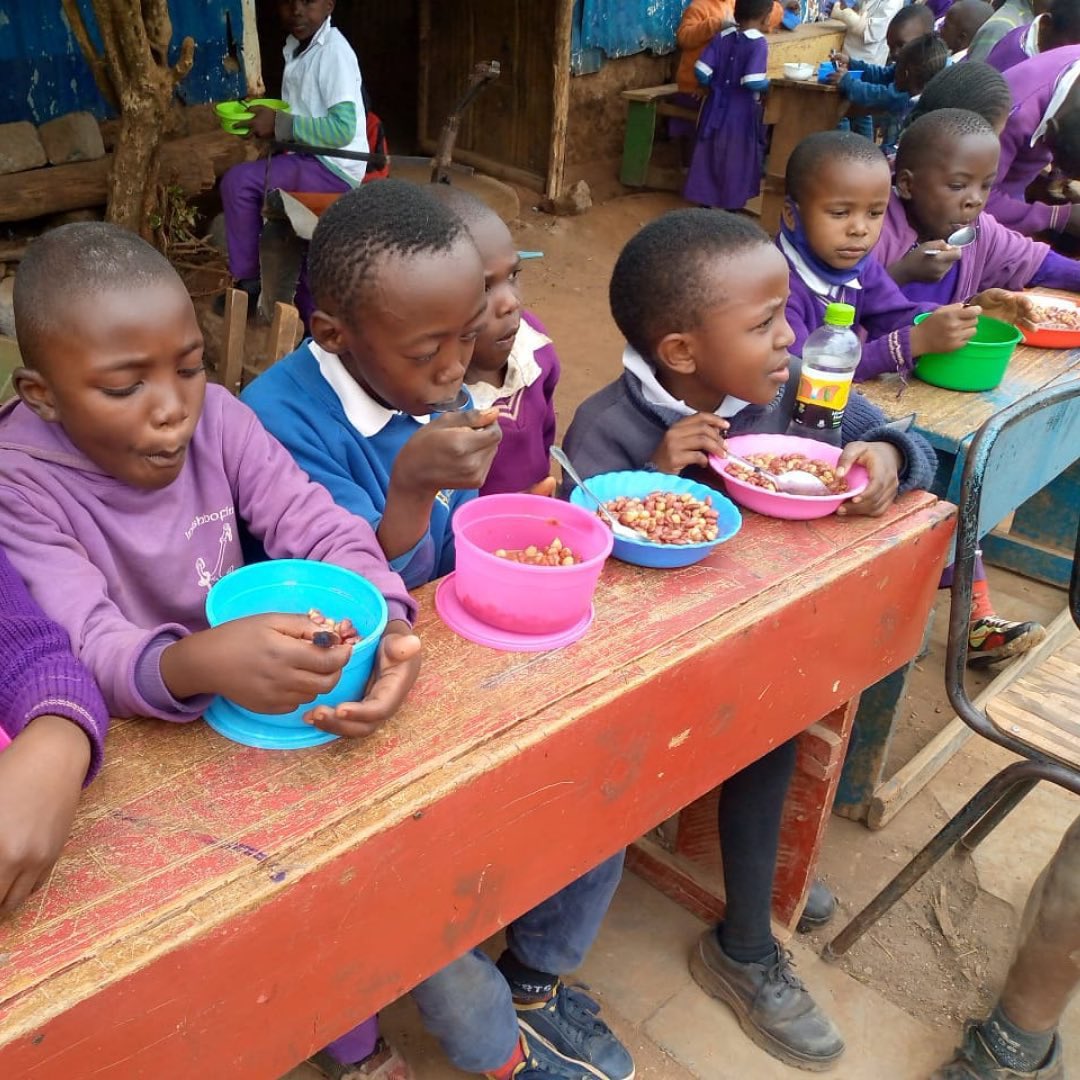 KidsforTomorrow's tweet photo. 🍲💙 Savoring Every Bite, Cherishing Every Smile! 😊🌟 At Hope Streams Academy, we've been providing education and daily hot meals for 17 incredible years, thanks to our amazing contributors! Your support has filled our classrooms and hearts with gratitude. https://t.co/WMQNL3dkTA