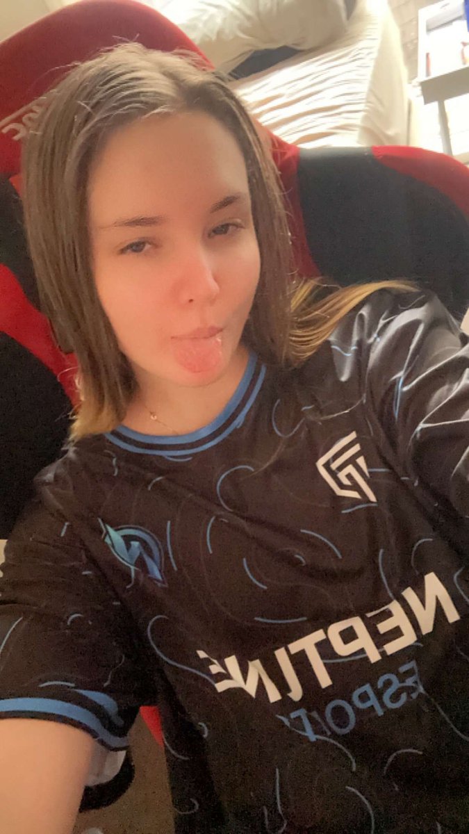 Gotta love when your girl is your biggest supporter 😍😍💜💜💜 <a href="/tylisha_weston/">Tylisha Dickinson-Weston</a> <a href="/NeptuneESC/">Neptune</a>