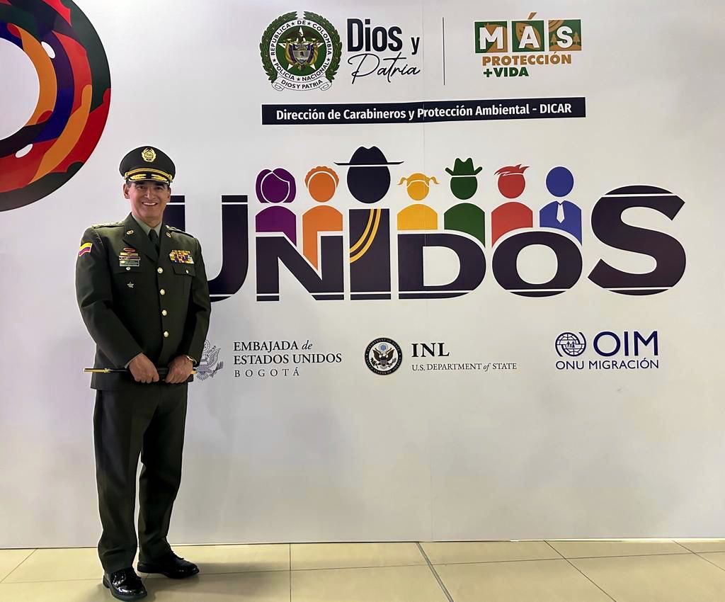 Brigadier general Carlos Fernando Triana Beltrán (@directorpolicia) on Twitter photo Hoy en la <a href="/EscuelaDCadetes/">Escuela de Cadetes de Policía General Santander</a> se graduaron 4.137 estudiantes de policía en Prevención Policial y Gestión Comunitaria, liderado por <a href="/CarabinerosCol/">Carabineros de Colombia</a>. Con el apoyo de <a href="/StateINL/">US Dept of State INL</a> y <a href="/OIMColombia/">OIM Colombia</a> les entregamos herramientas para su trabajo en el territorio, con énfasis en derechos humanos. Hoy en la <a href="/EscuelaDCadetes/">Escuela de Cadetes de Policía General Santander</a> se graduaron 4.137 estudiantes de policía en Prevención Policial y Gestión Comunitaria, liderado por <a href="/CarabinerosCol/">Carabineros de Colombia</a>. Con el apoyo de <a href="/StateINL/">US Dept of State INL</a> y <a href="/OIMColombia/">OIM Colombia</a> les entregamos herramientas para su trabajo en el territorio, con énfasis en derechos humanos.