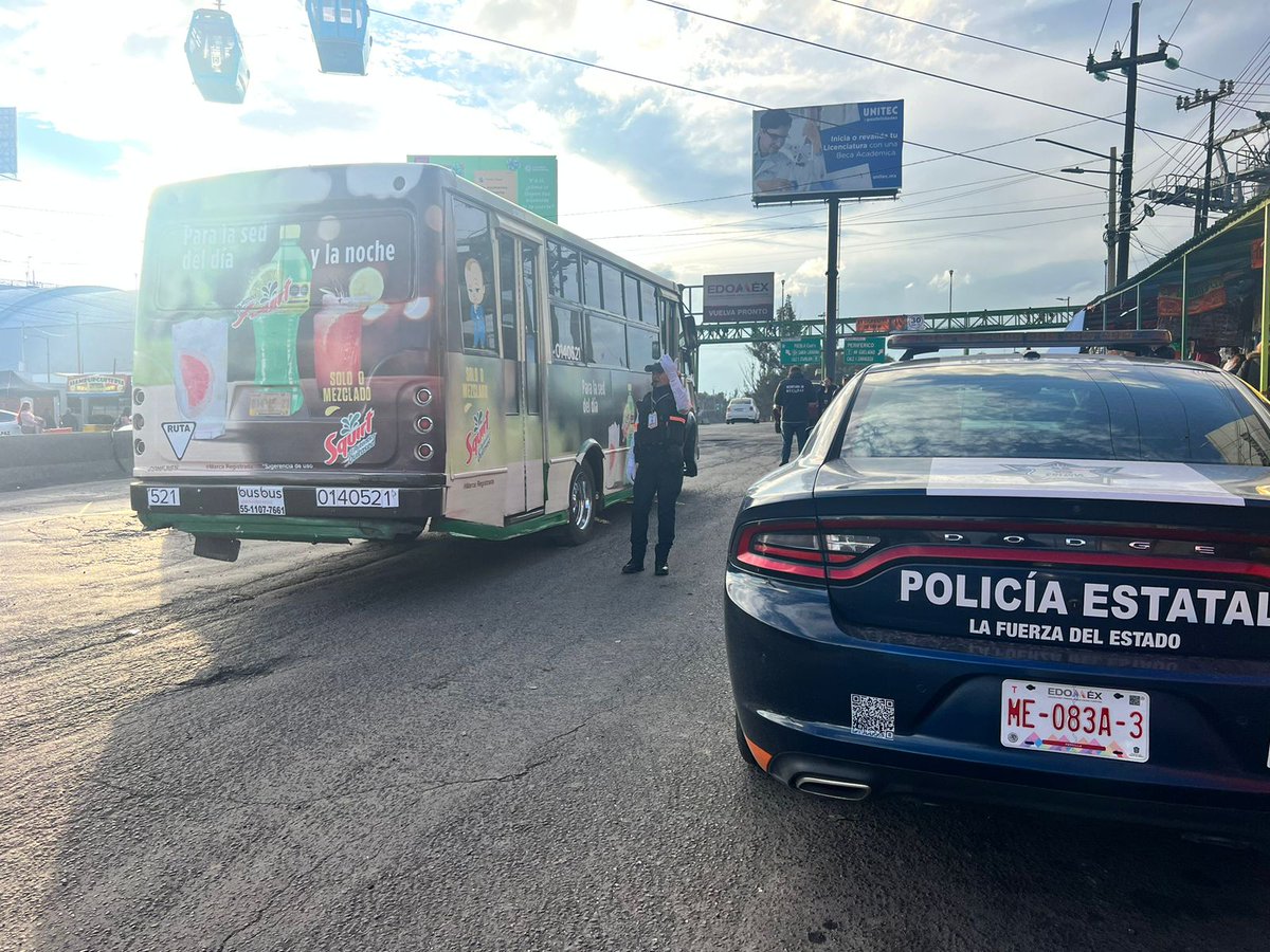 SEMOV_Edomex's tweet photo. Una de las prioridades del Gobierno de la Mtra. @delfinagomeza es salvaguardar la integridad de los mexiquenses; por ello, llevamos a cabo el operativo de seguridad en el transporte público en coordinación con la @SS_Edomex en el municipio Los Reyes La Paz. #ElPoderDeServir https://t.co/gI7qi0AYJ8