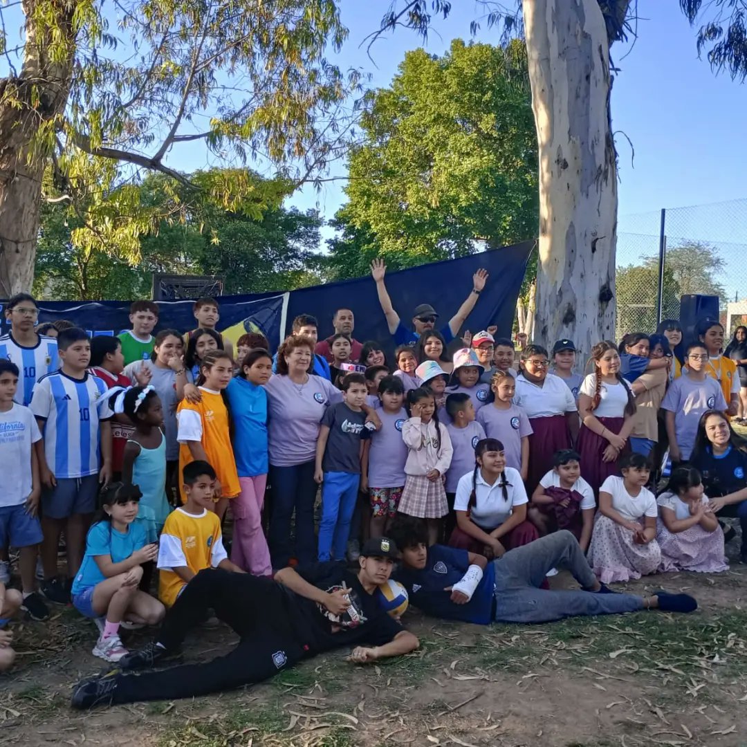 lilyled19's tweet photo. Impecable la Muestra Anual de Deporte y Cultura del Centro 0-18 Colibrí. 
Felicito a profesores, alumnos y familias,que participaron .Una muestra  más que el buen trabajo da buenos resultados. https://t.co/hcKXBj0LxT