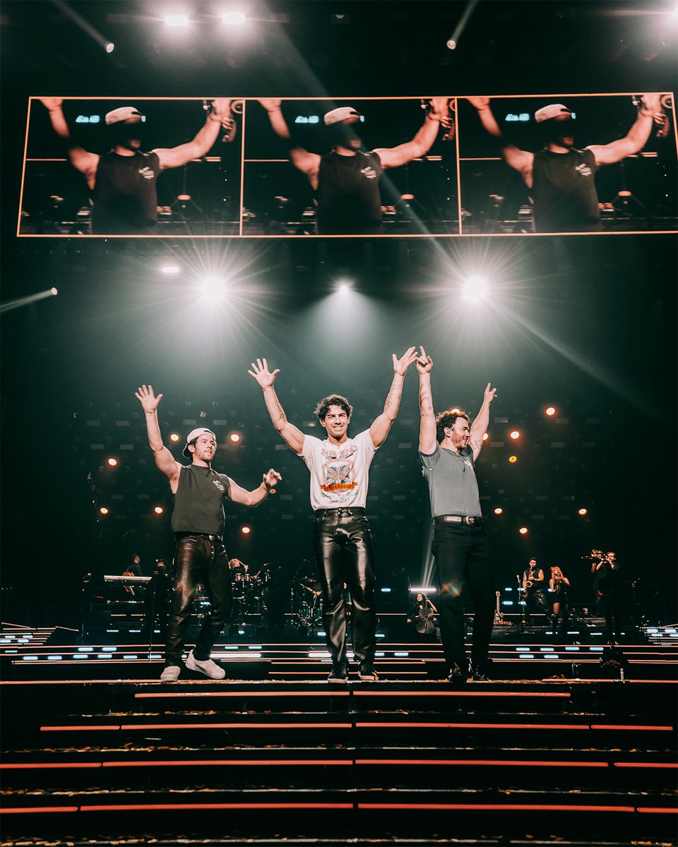 jonasbrothers's tweet photo. We have a lot to be thankful for after another unbelievable show on #THETOUR. We hope you all have a healthy and happy Thanksgiving! https://t.co/ZKK5YMO30k