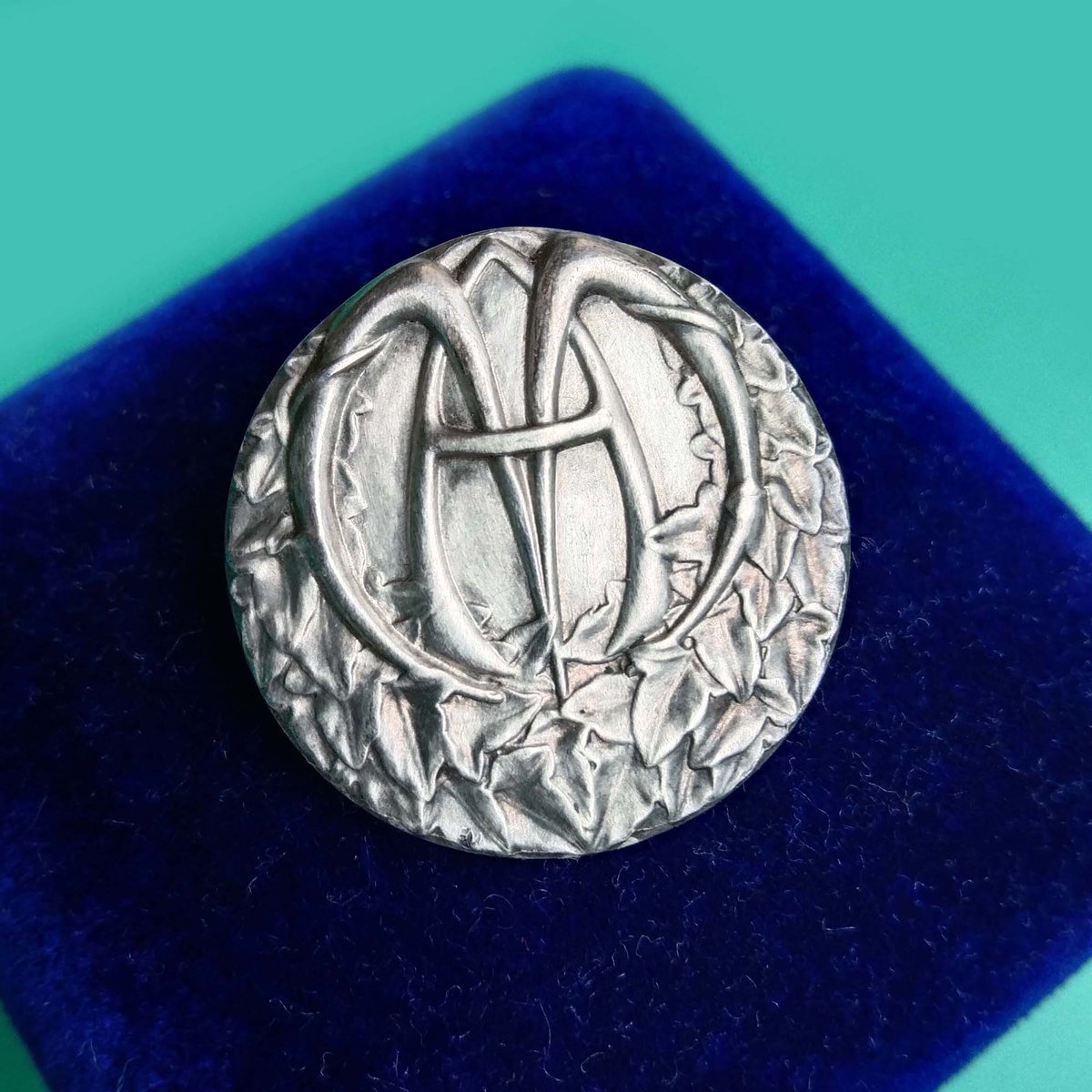 SoChicFinds's tweet photo. https://t.co/T3Qkg3qk05
950 Silver Art Nouveau Brooch, AM Monogram Pin, French Religious Jewelry 1900s
#950Silver #ArtNouveauBrooch, #AMMonogramPin, #FrenchJewelry #ReligiousJewelry #1900s https://t.co/TZ42pyIWPl
