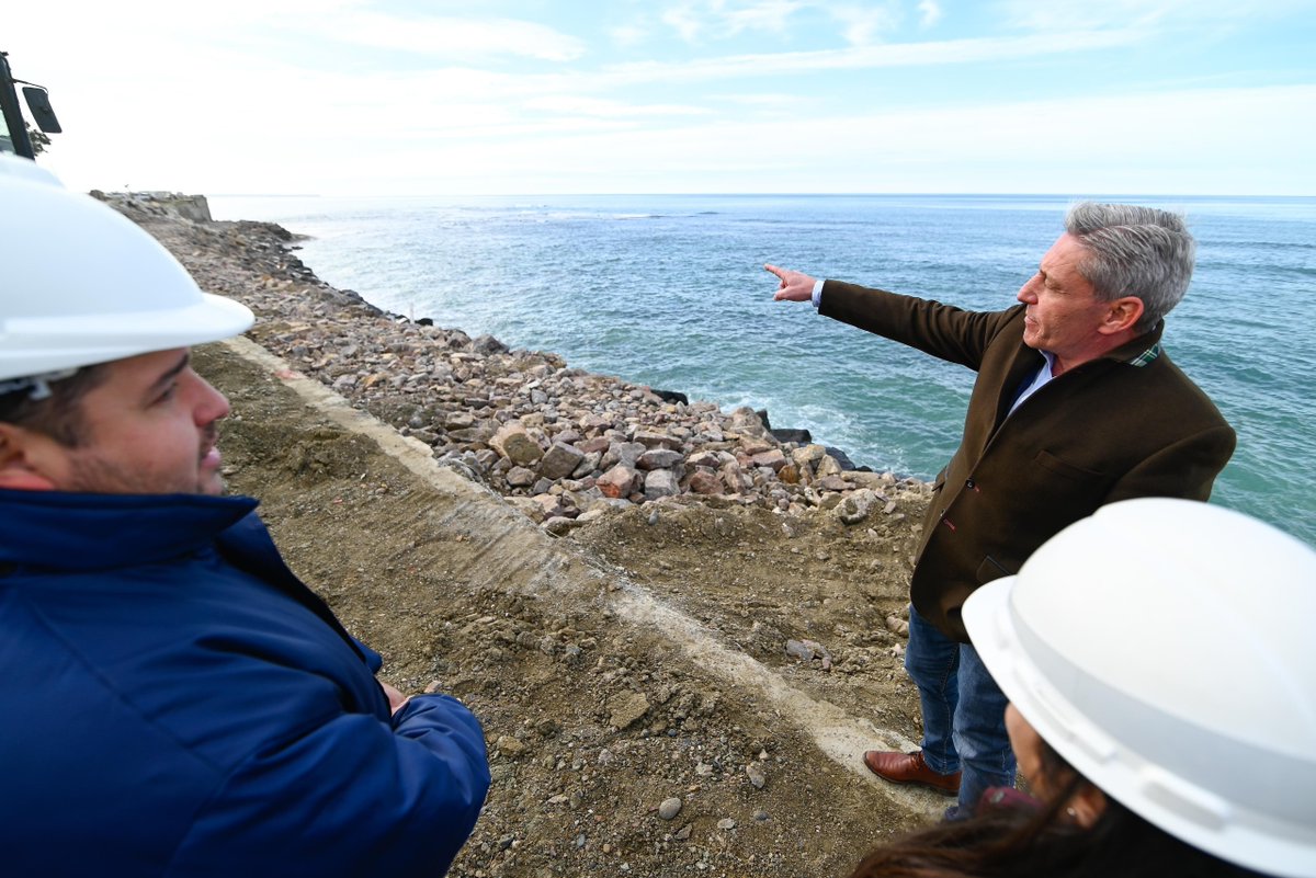 gobiernochubut's tweet photo. El Gobernador @arcionimariano instruyó declarar la #EmergenciaHídrica en el área sur de la Provincia

➡️ Junto a @SCPL_Coop y @Enohsa , llevamos a cabo gestiones para abordar la rotura del acueducto que abastece de agua a la región

🔗 https://t.co/oiTUJaL9Do

#ChubutEnMovimiento https://t.co/4J0rGZ82lR