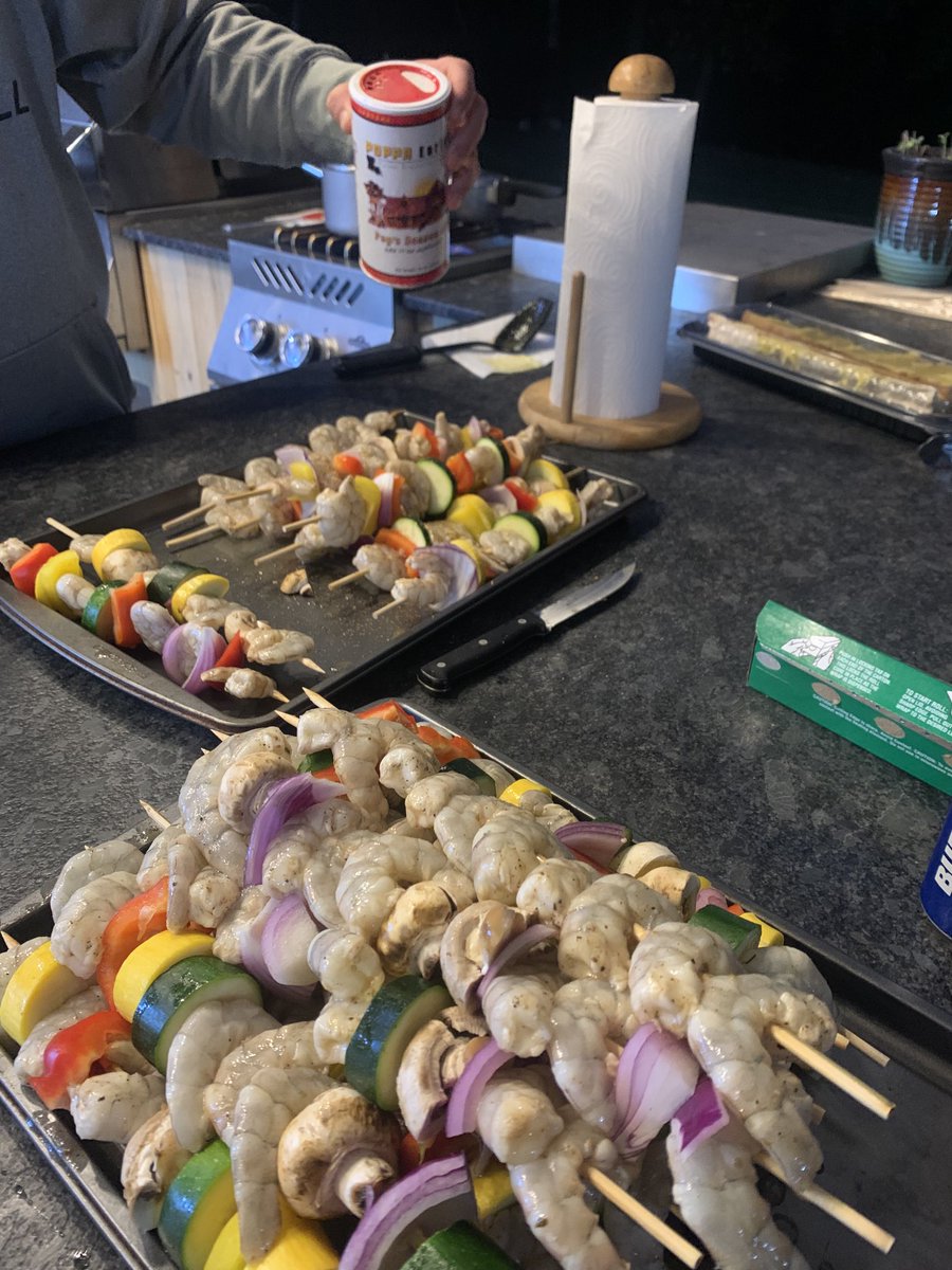 PoppaEarles's tweet image. FRESH SHRIMP Kabobs…Thanks for sharing Will and for always making it #pop #shrimp #kabobs #cajun #thanksgiving #friendsgiving #saints #makeitpop #rouxdoctor