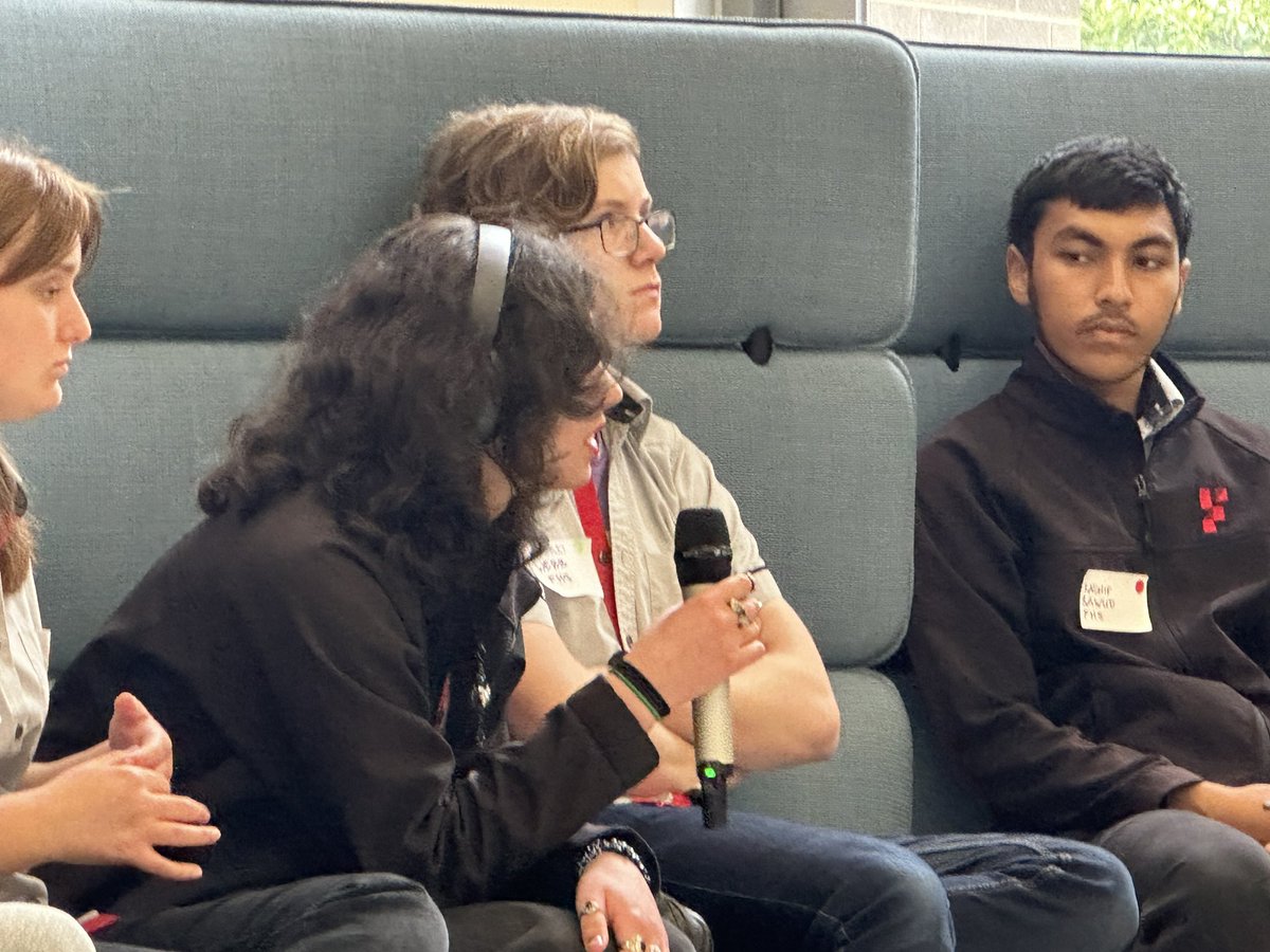 VicLLENs tweet media