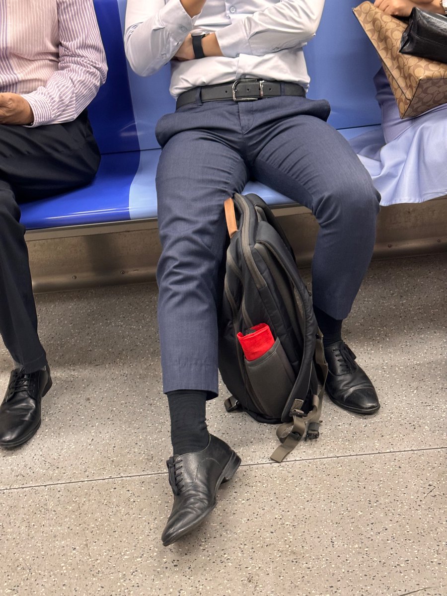 nag555dom's tweet photo. 好想念在市区工作的日子👞 https://t.co/ITBnSYxjRQ