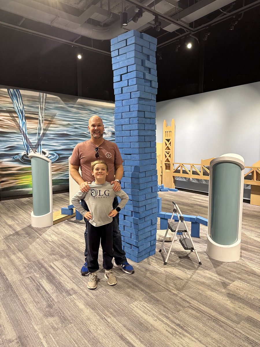I was in my happy place - on the exhibit halls of ⁦<a href="/SMUD_MOSAC/">SMUD MOSAC</a>⁩ - when this young man asked me, “is this the tallest tower anyone has built?”  Well it sure is among the tallest!!! I ❤️ my job!