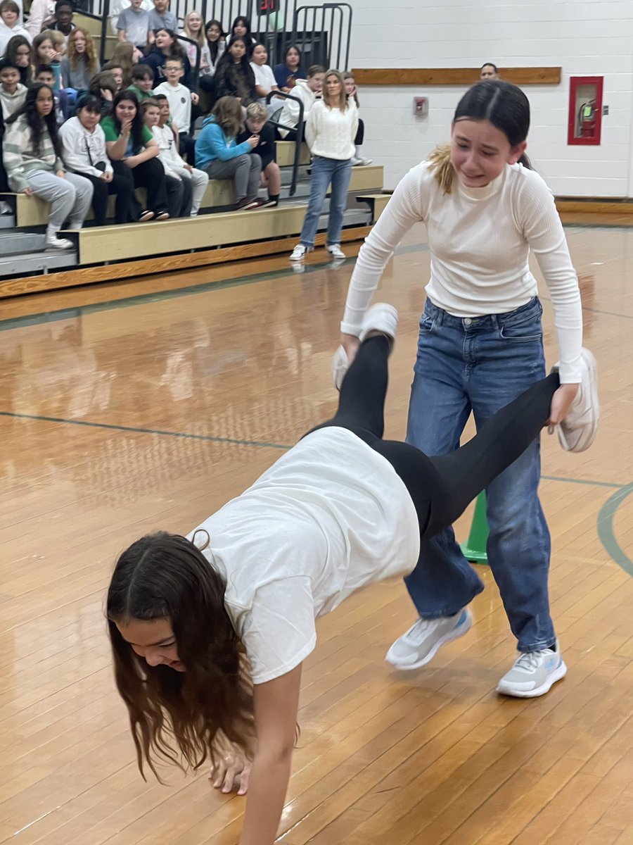 HTSD_Reynolds's tweet photo. RMS 6th grade competes in Wacky Races💚🤍 Green vs. White. #dizzybat #tugofwar #ScooterRace @WeAreHTSD https://t.co/je03O65Iwy