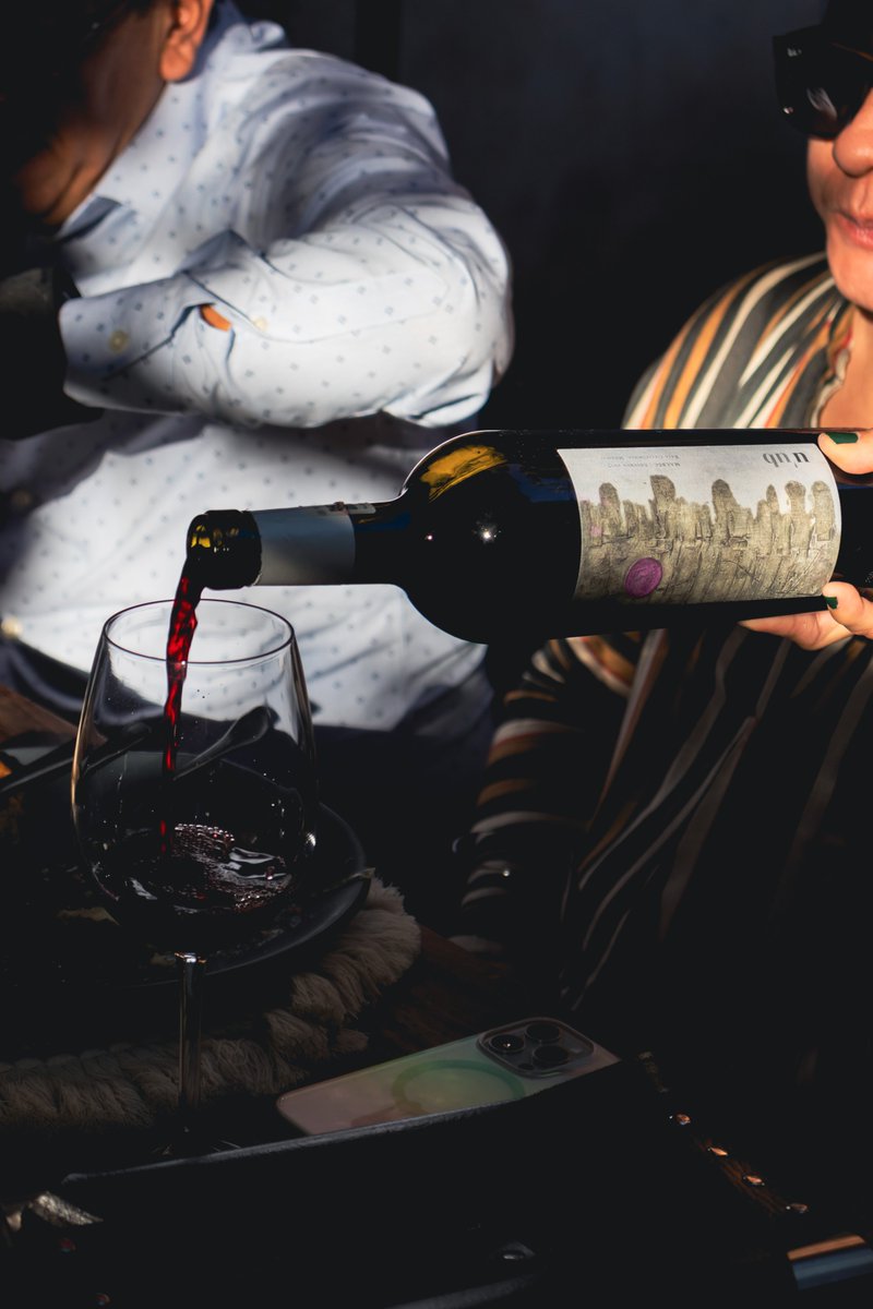VinaTulps's tweet photo. 🍷 Descubre los Maravillosos Beneficios del Vino 🍇✨

¡Elevar tu copa es más que un brindis, es una celebración para tu salud! 🌟 ¿Por qué el vino? Aquí van algunos beneficios:

1️⃣ Antioxidantes: Los polifenoles en el vino ayudan a combatir los radicales libres y protegen tus células.

2️⃣ Corazón Contento: El vino tinto en particular puede mejorar la salud cardiovascular, reduciendo el riesgo de enfermedades cardíacas.

3️⃣ Longevidad: Estudios sugieren que el consumo moderado de vino puede estar vinculado a una vida más larga y saludable.

4️⃣ Bienestar Mental: ¡Un vaso de vino puede relajarte y reducir el estrés! 🧘‍♂️

5️⃣ Digestión Amigable: Ayuda a mejorar la digestión y promueve un sistema digestivo saludable.

¡Recuerda siempre disfrutar con responsabilidad! 🎉🍷 ¡Salud a la vida plena!

#Vino #Salud #Bienestar #VidaSana #Brindis #Gastronomia