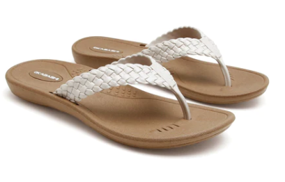 BuyingAmerican's tweet photo. Hey, you know what's #MadeinUSA? @Okabashi flip-flops & sandals! Snag 35% to 65% off during their #BlackFriday sale. 🇺🇸🩴👉https://t.co/INBbe6D4t2 #somebeach #somewhere https://t.co/wJxdriyP9G