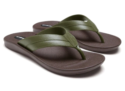 BuyingAmerican's tweet photo. Hey, you know what's #MadeinUSA? @Okabashi flip-flops & sandals! Snag 35% to 65% off during their #BlackFriday sale. 🇺🇸🩴👉https://t.co/INBbe6D4t2 #somebeach #somewhere https://t.co/wJxdriyP9G