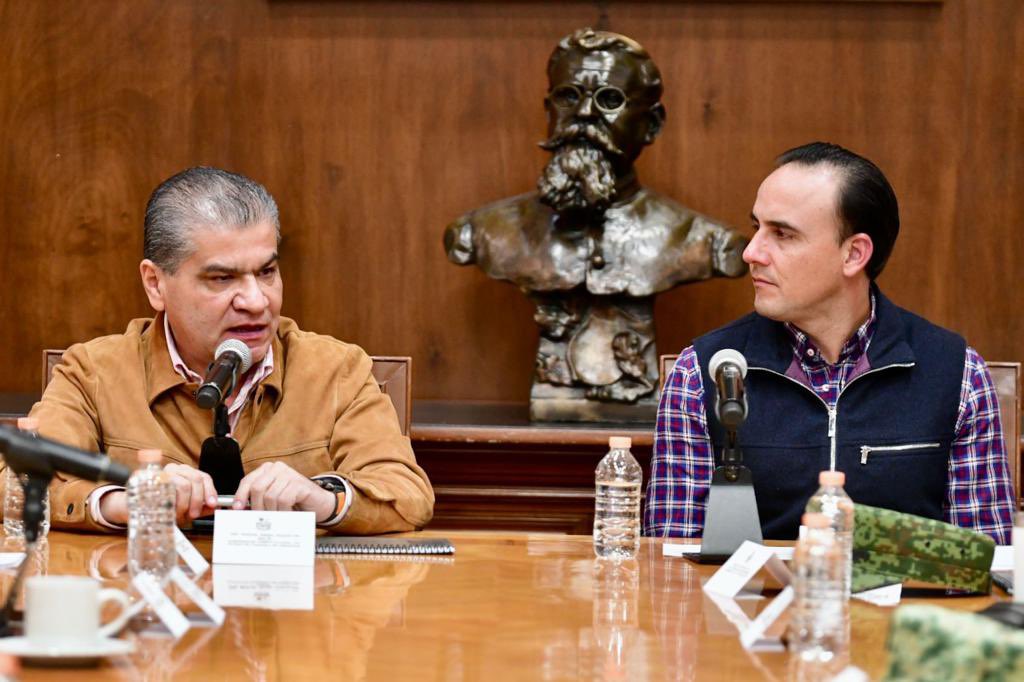 mrikelme's tweet photo. Me reuní en #PalacioDeGobierno con el gobernador electo @manolojim, mandos militares y titulares de instituciones de seguridad para reafirmar la coordinación entre los 3 niveles de gobierno,… (1/2) https://t.co/BeRMgEwNFM