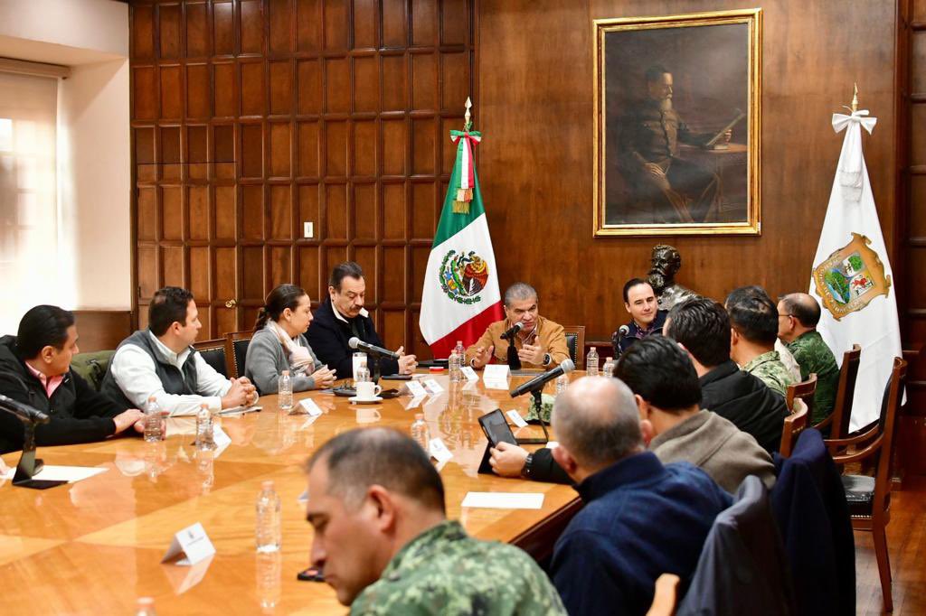 mrikelme's tweet photo. Me reuní en #PalacioDeGobierno con el gobernador electo @manolojim, mandos militares y titulares de instituciones de seguridad para reafirmar la coordinación entre los 3 niveles de gobierno,… (1/2) https://t.co/BeRMgEwNFM