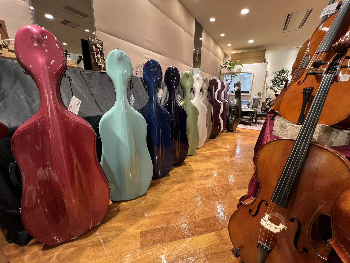 akinaimusic's tweet photo. チェロだけの展示会、いよいよ今日から4日間開催です❗️
島村楽器みなとみらい店にて〜
https://t.co/E94eGt4FqM
#YouTube #島村楽器 #あきない楽器 #楽器 #音楽 #日本製 #書道 #日本 #japan #バイオリン #チェロ #violin #cello #violoncello #viola #youtube #RESM #チェロ大展示会 https://t.co/LvWrtubqig