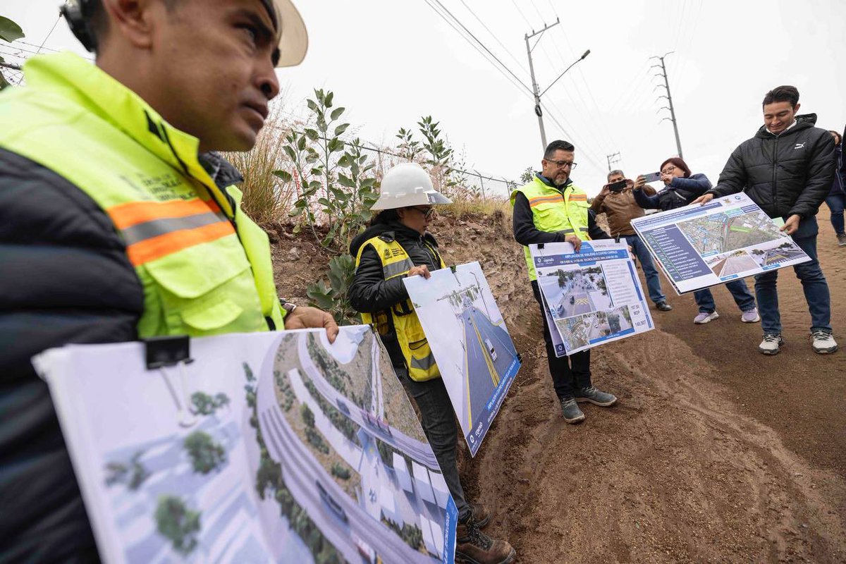 makugo's tweet photo. Realicé un recorrido de supervisión con el alcalde, @RobertoCabreraV, y el secretario, @FernandoGzl_, en la obra de ampliación de dos a cuatro carriles de la Av. Tecnológico en San Juan del Río. Concluirá en el mes de diciembre, beneficiando a más de 150 mil sanjuanenses. #CONTIGO