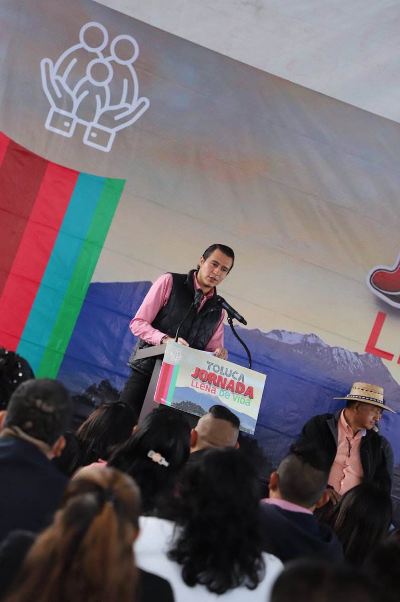 RayMartinezZen's tweet photo. ¡Gracias Calixtlahuaca! Por recibirnos y formar parte de nuestras Jornadas Llenas de Vida. 👨‍👩‍👧‍👦

👩🏻‍⚕️ Hoy, en el @DIFTOLUCA  hemos acercado a la ciudadanía servicios médicos y de asistencia integral de calidad. 

Juntos construimos una #TolucaLlenaDeVida. 🤝🏻 https://t.co/w6gYy5IVIO