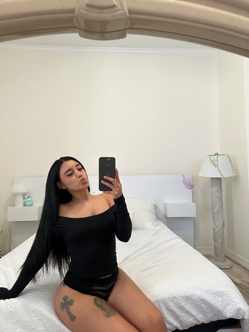 Watch YL's leaked NSFW photo on TwXstars