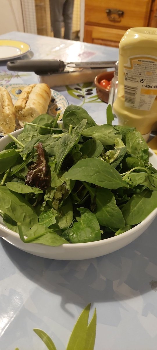 ArdernAnne's tweet photo. @LidlGB You forgot to add more than one leaf of lettuce to the Italian Mix we need more than 99 8999% spinach, feeling sad and ripped off https://t.co/4CcTKc16UO