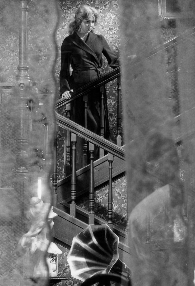 Geraldine Page on the set of 'Summer and Smoke', (1961).
Photograph by Gordon Parks 📣📽️🎬 #BehindTheScenes #FilmTwitter #ClassicMovies #TCMParty #BOTD #GeraldinePage