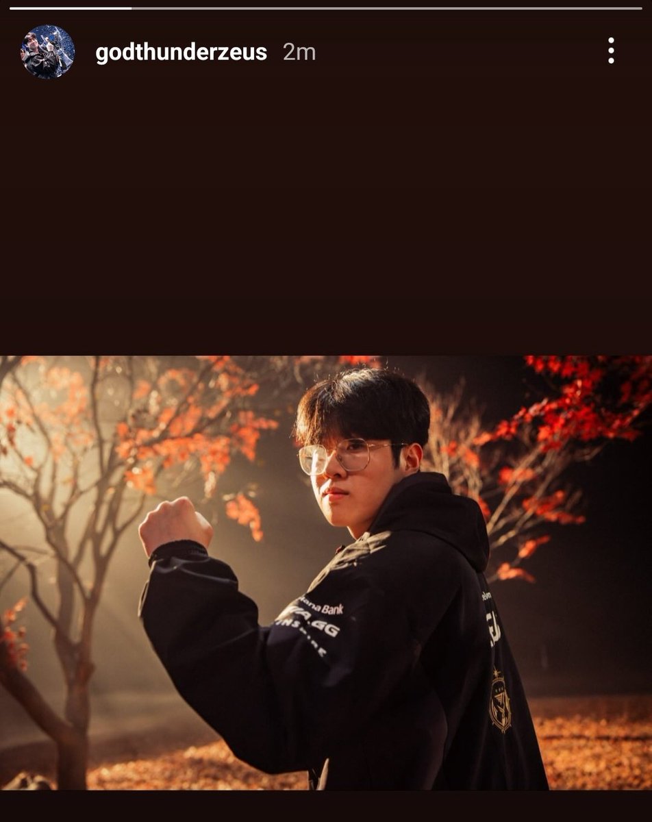 Caedrel's tweet photo. zeus re signing to T1 is the biggest off-season news imo

this guy has such a long career ahead of him and he's already the best in the world 

T1 fans should be very very happy about the news https://t.co/rJUcWCU5NS