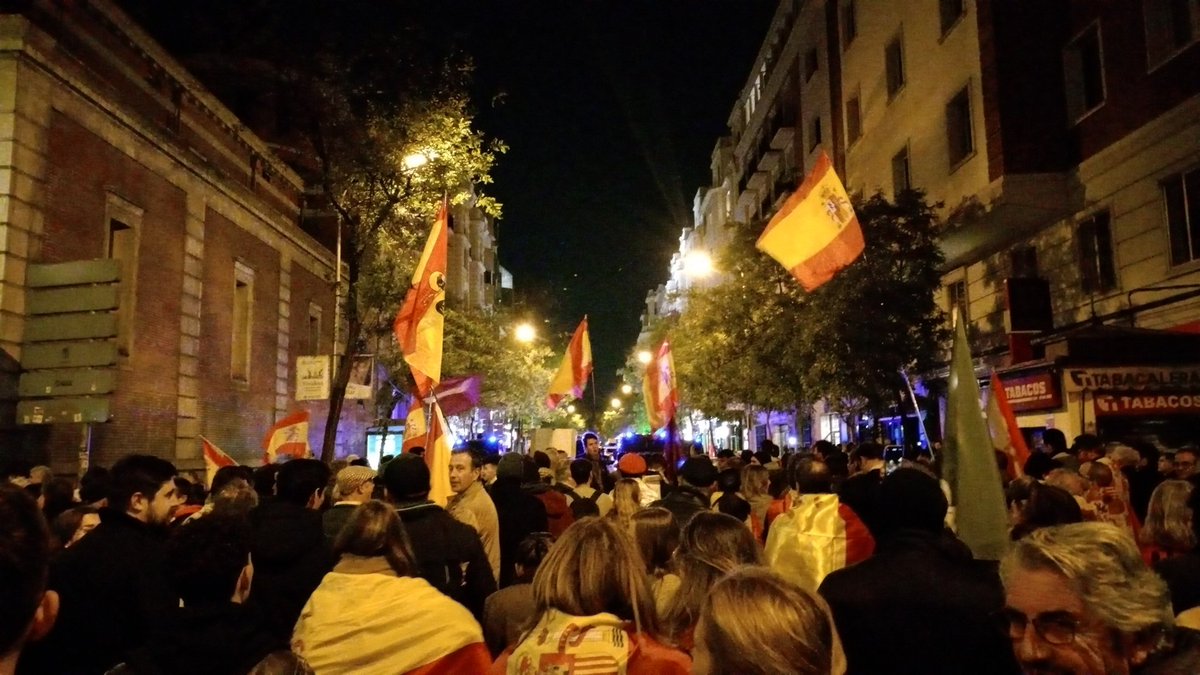 miluco2323's tweet image. #TodosAFerraz  Otro día más en la oficina.