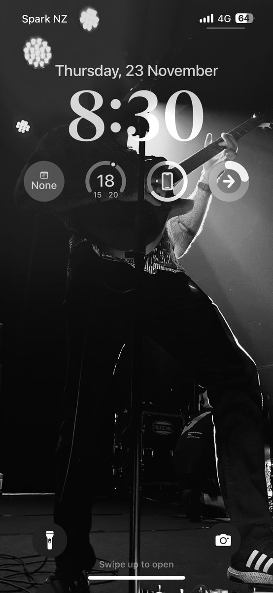 QueenOfEmber's tweet photo. Andrew always slays 😭 can’t believe I got this shot of him https://t.co/T8BUXFD4LT