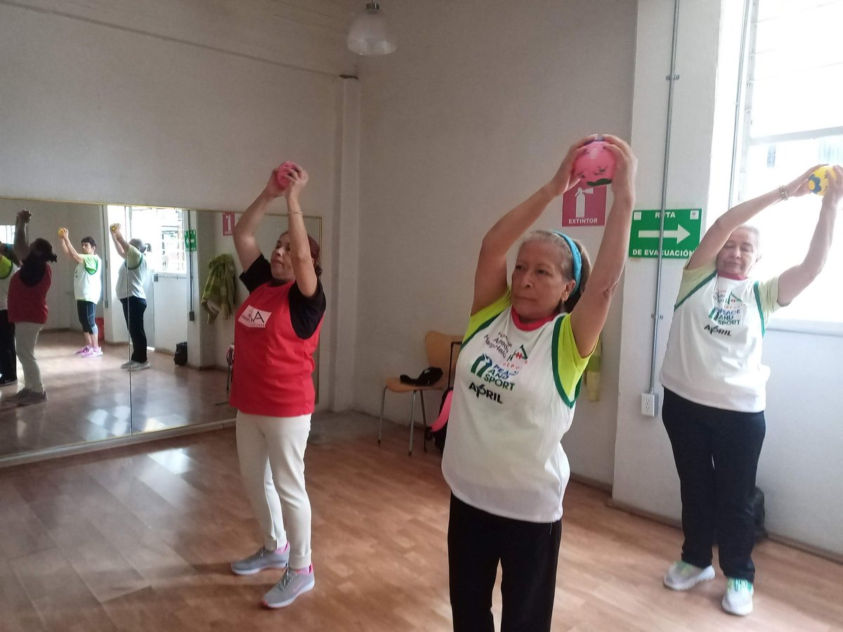 Klaudy Piñon (@claudiapin24798) on Twitter photo Claudia Piñon Promotora Voluntaria de la <a href="/FAHHdeporte/">FAHHdeporte</a>
En Actividad Fisica con Pelota en Centro Cultural Balbuena 2 Claudia Piñon Promotora Voluntaria de la <a href="/FAHHdeporte/">FAHHdeporte</a>
En Actividad Fisica con Pelota en Centro Cultural Balbuena 2
