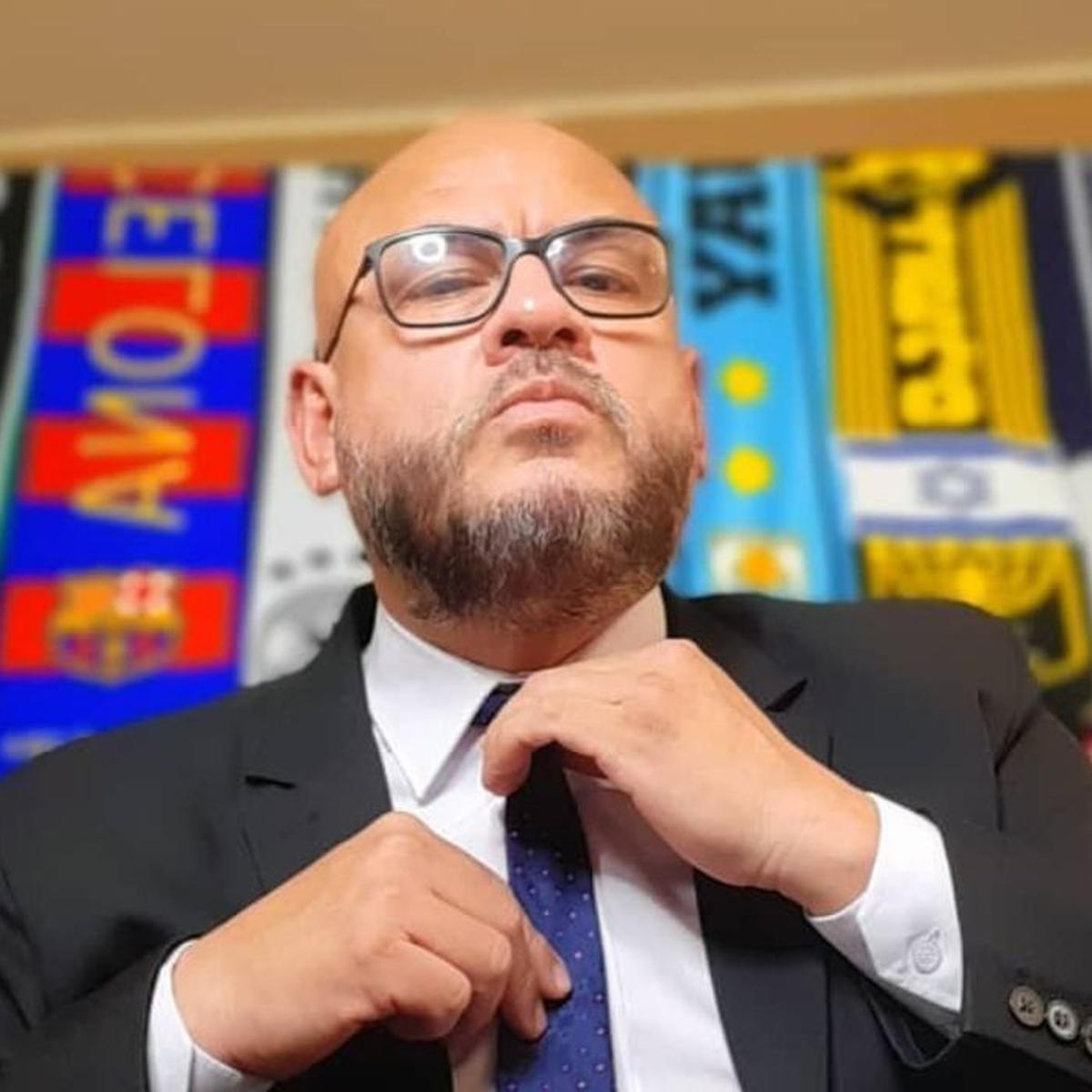 Notidiahora's tweet photo. El narrador, locutor y comentarista peruano Peter Arévalo, también conocido como Mr. Peet, se quedó sin patrocinantes por sus comentarios xenófobos contra las mujeres venezolanas a las que llamó prostitutas.

QUE LES PARECE? https://t.co/I1iq3x2En8