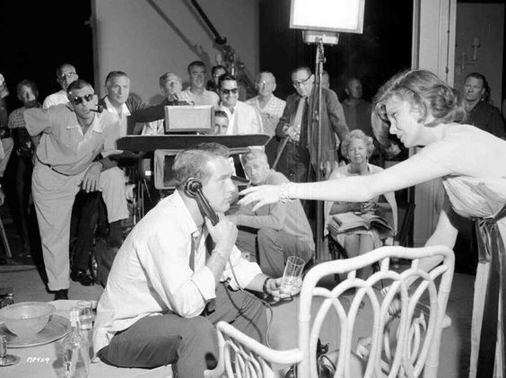 Director Richard Brooks and crew with Paul Newman and Geraldine Page on the set of 'Sweet Bird of Youth', (1962). 📣📽️🎬 #BehindTheScenes #FilmTwitter #ClassicMovies #TCMParty #BOTD #GeraldinePage