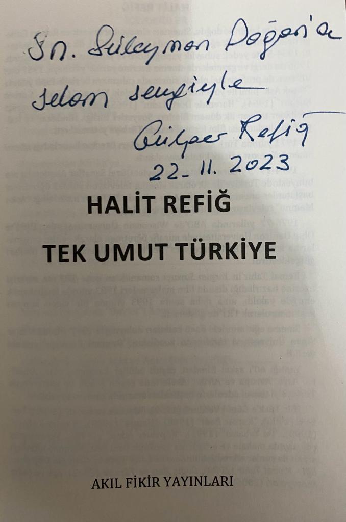 suleymandogan68's tweet photo. Halit Refiğ tarafından kaleme alınan, 
"TEK UMUT TÜRKİYE" @akilfikirkitap tarafından neşredildi. Kitapta, Ali Saydam'ın "Ölüm mü; Aşk mı?.." takdim yazısında, "Refiğ'in sözleriyle, Doğu-Batı çatışmasının temelinde aşk ve nefret, maneviyat ve maddiyat karşıtlıkları bulunmaktadır." https://t.co/xoPm61VQ3C
