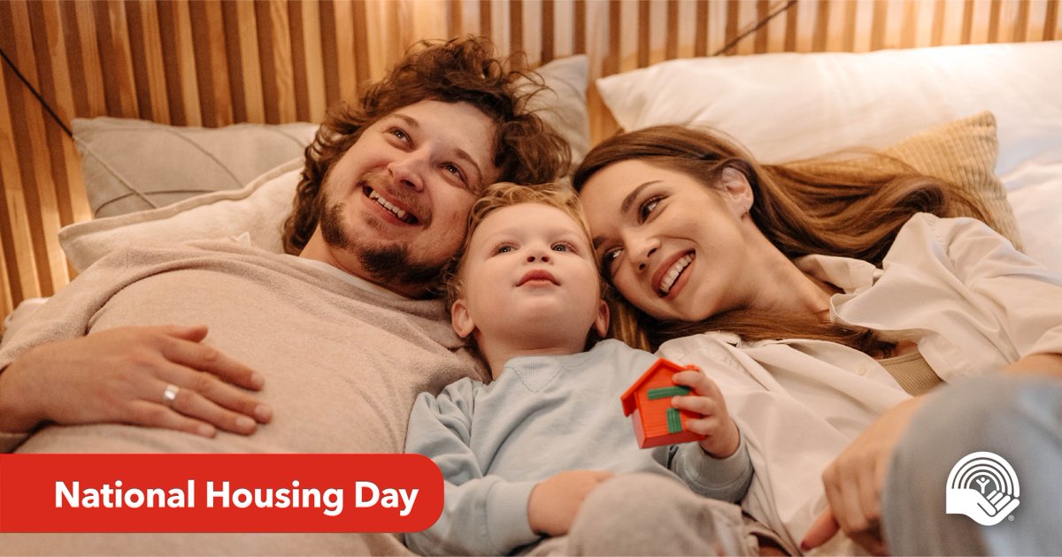 🏘️ On #NationalHousingDay, we commit to safe, affordable housing for all.

We're tackling the housing crisis, where 35K Canadians face houselessness, working with groups like @WelcomeHousing, @the_north_grove, the PGSD, & @100HomesPen.

If you need housing help, call @211Alberta.