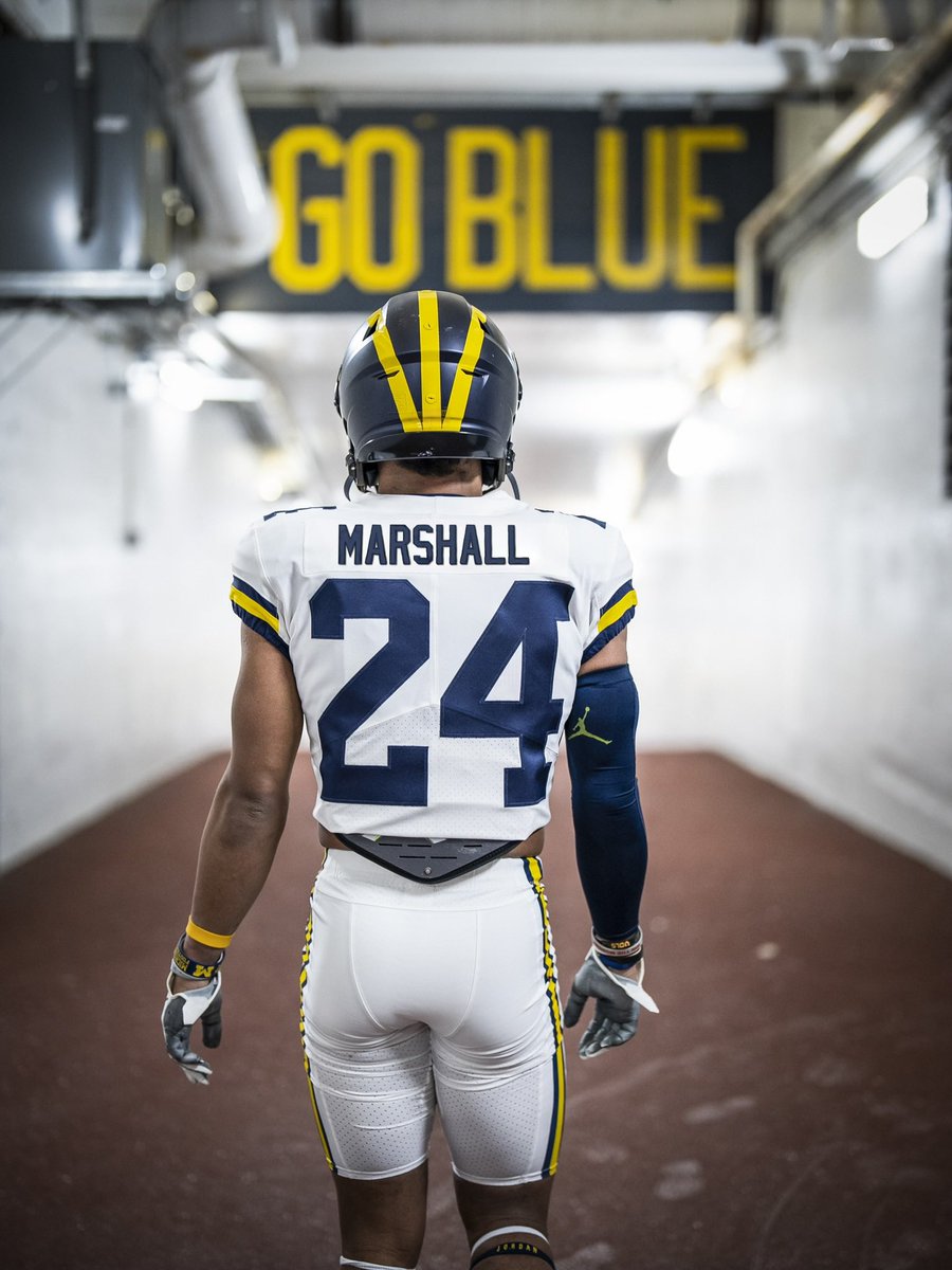 BigMoBarrett's tweet photo. Words can’t adequately express how proud I am of this kid. Yes, he’s one of the best running backs in the country. But his skills on the football field pale in comparison to the man he has become. Leader, mentor, friend and most importantly, a Christ-follower. Jordan…keep being you and you will receive a lifetime of blessings. 🙏🏽