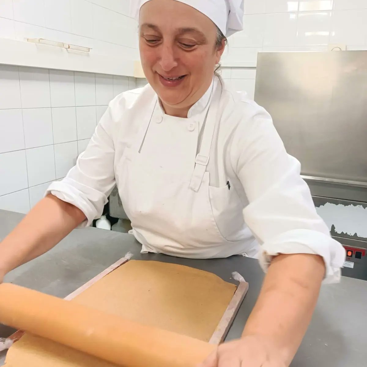 ostalaritzagal's tweet image. 🧆🎄
1.mailako Pastelgintza, gozogintza eta konfiteriko ikasleak topera gabonetako produktuekin.
Nos encanta la #navidad y sus #productosnavideños #turrones #turrondechocolate #trufas #aprenderhaciendo #ikastekogosez