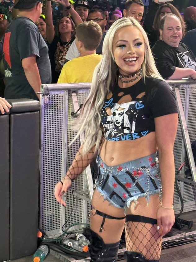 MELISSA02552647's tweet image. Let’s goooo  #CATCHRAW #WWERaw  #WWERawML