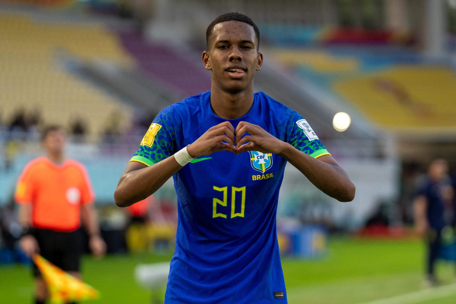 Football España on X: "MD say that Real Madrid contacted Palmeiras  yesterday to discuss the possibility of signing Estevao Willian. The  16-year-old, who is a Barcelona fan, has been lighting up the