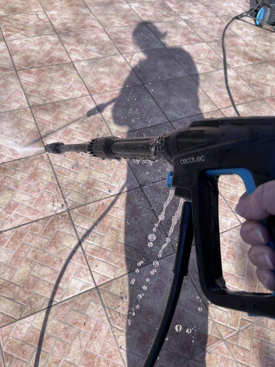 gelesangy's tweet image. Cecotec, cuidado con servicio técnico pasan presupuestos sin revisar nada hidroboost fuera de garantía había que cambiar bomba agua y motor, pongo manguera de karcher y no se sale ni gota 
 #cecotec #BlackFriday2023 #serviciotecnico