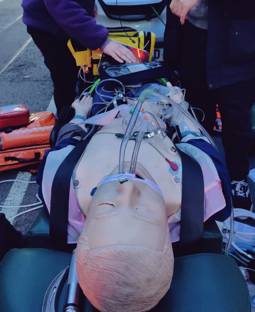 I'm absolutely loving this course.

Quick action shot post-sim today (minus the ventilator) 🫁

@UniofHerts
#paramedicpractice #postgradparamedic #advancedparamedic
#criticalcare
#paramedic