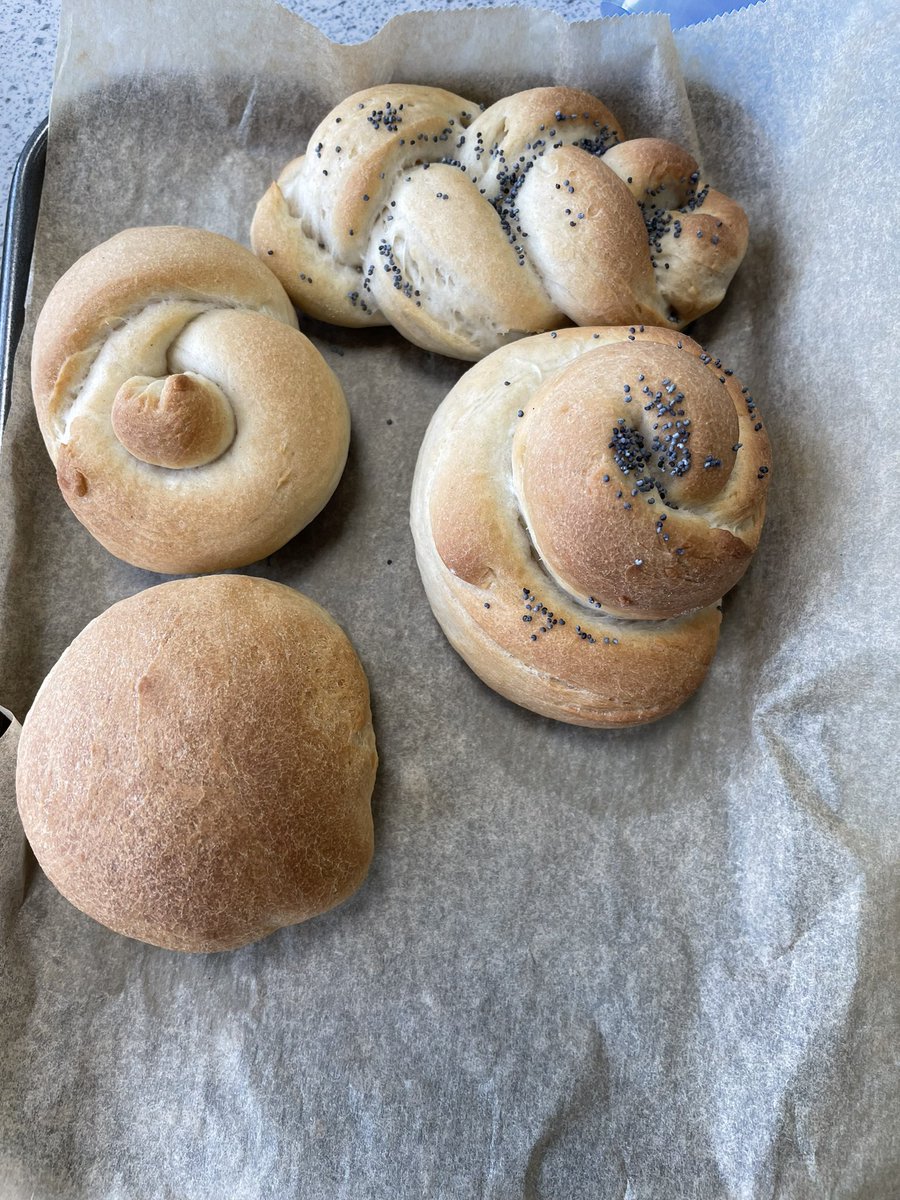 TPSFoodprep's tweet photo. Year 8 have been learning about wheat and how gluten helps develop a soft bouncy texture. Today we made bread rolls, well done year 8! Such a wonderful lesson. 🥖 https://t.co/ljKXBjyGPD