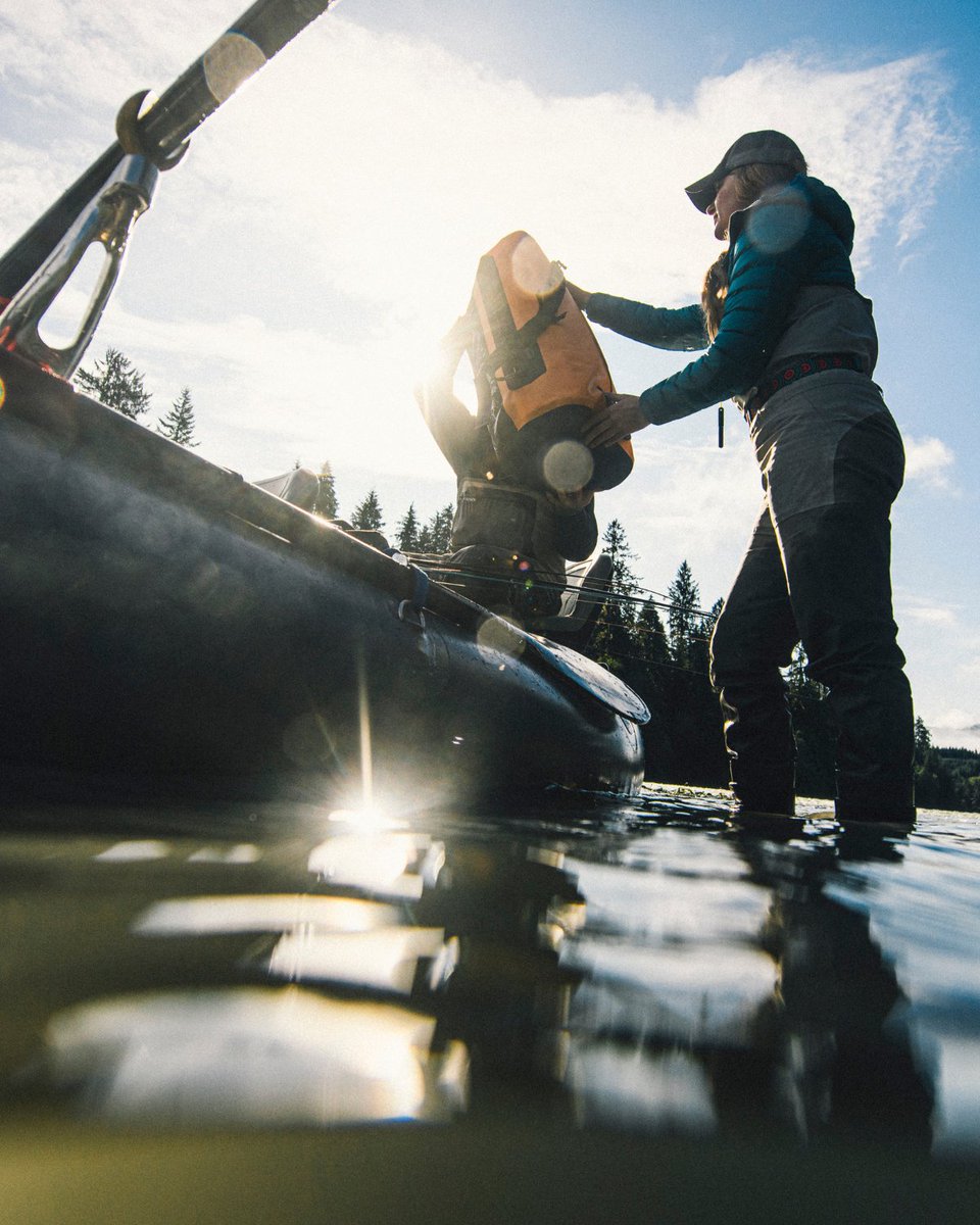 SealLine's tweet image. Like a fish to water, our durable Pro™ Zip Duffel provides anglers with long-lasting performance.  Shop at the  🔗 below. 
ow.ly/AyXo50QaqOF
📸: Paris Gore (IG: @parisgore)