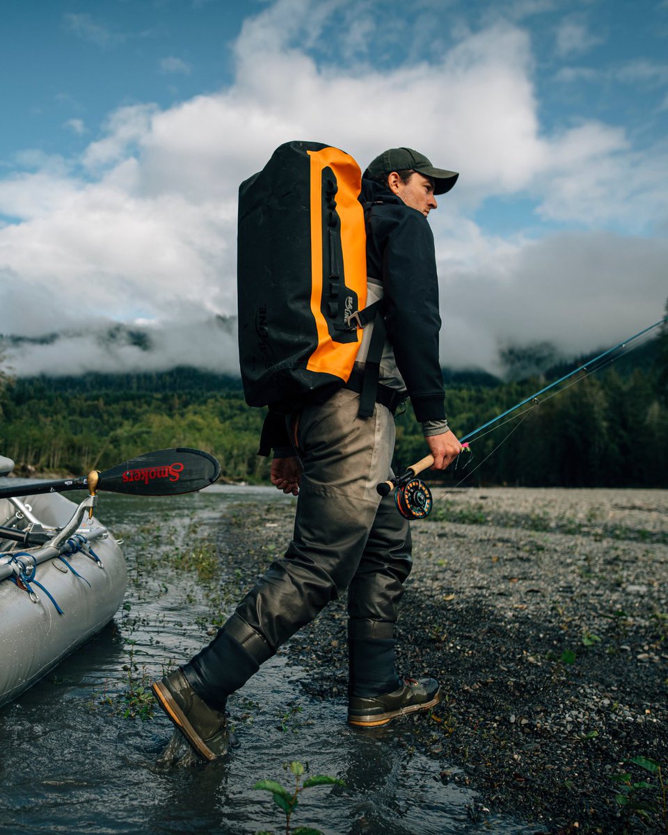 SealLine's tweet image. Like a fish to water, our durable Pro™ Zip Duffel provides anglers with long-lasting performance.  Shop at the  🔗 below. 
ow.ly/AyXo50QaqOF
📸: Paris Gore (IG: @parisgore)