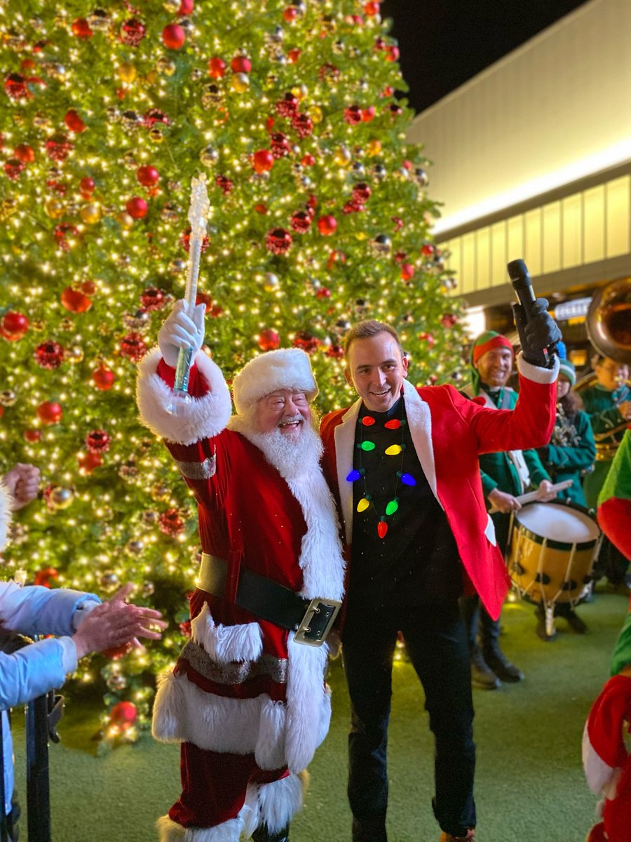 Join us at Mosaic on 11/24 to welcome the arrival of the holiday season. Bring your family and friends to experience the Jolly Man as he makes his way through Mosaic!

Live entertainment from 6 – 8 PM, Holiday Parade at 6:40 PM, and Tree Lighting at 7:05 PM.