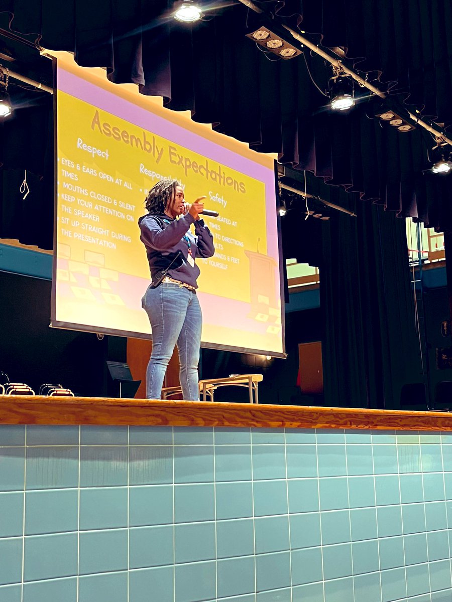 SchCounselorHew's tweet photo. Celebrated our @BrandonChargers yesterday with our quarterly Charger Champion assembly yesterday! Shout out to our “gotcha students” &amp; 4 teacher nominated Charger Champions for safe, respectful, and responsible behavior. TY @cinemacafeva &amp; @brandonmspta for celebrating our champs https://t.co/AKEe6T4lFE