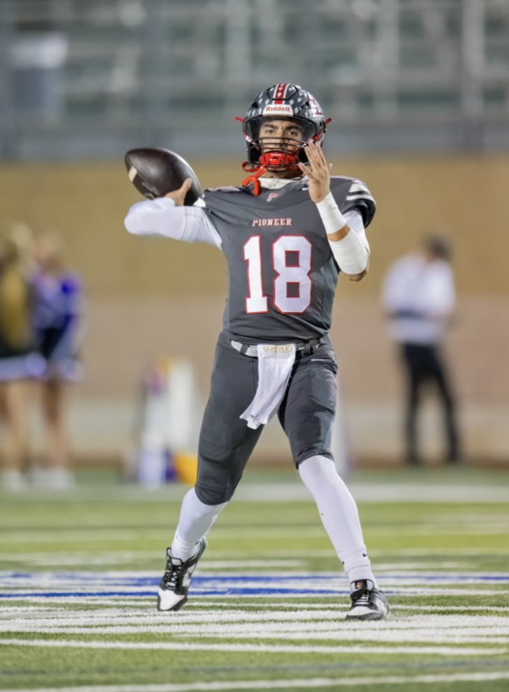 Congrats to Senior QB Julian Valdez for earning the 16-5A II MVP (Tri) #AllGasNoBrakes