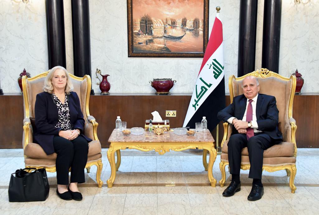 Iraqimofa's tweet photo. نائب رئيس مجلس الوزراء وزير الخارجيَّة @Fuad_Husseein يستقبل السفيرة الأمريكيَّة لدى العراق @USAmbIraq، ويبلغها رفضه للتصعيد الأخير الذي شهدته الساحة العراقيَّة خلال اليومين الماضيين 

رابط الخبر : https://t.co/HMchAeFBSB https://t.co/93SrWSO1A7